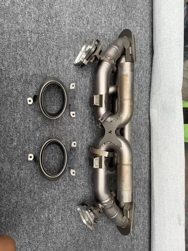 ท่อไอเสีย Akrapovič สำหรับ Porsche 992.1