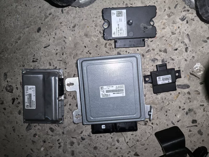 ชุดกล่องควบคุม (ECU) แท้ Porsche 718 ครบชุด
