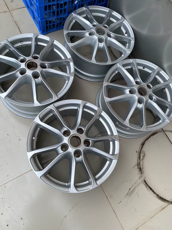 ล้ออัลลอยแท้ Porsche Cayenne 18 นิ้ว 8J ET53 5x130 (ชุด 4 วง)